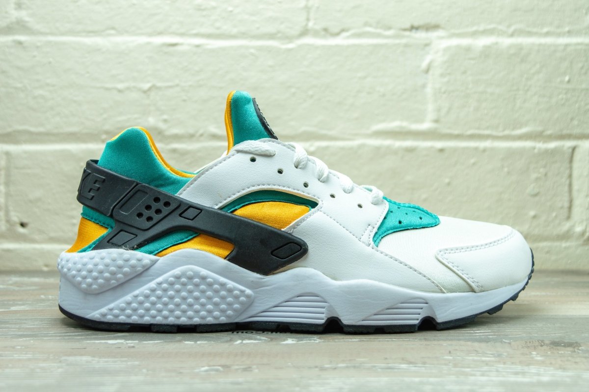 Gold and 2025 green huaraches