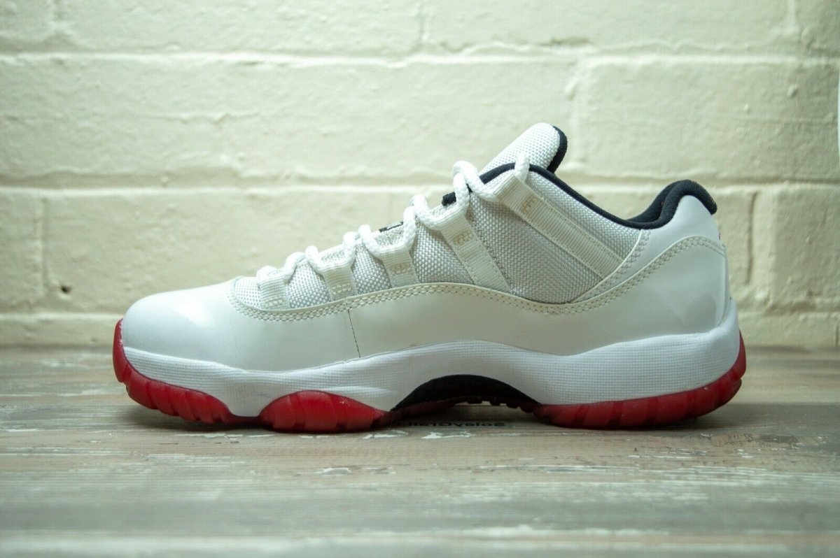 Jordan 11 low cherry bottom Clearance