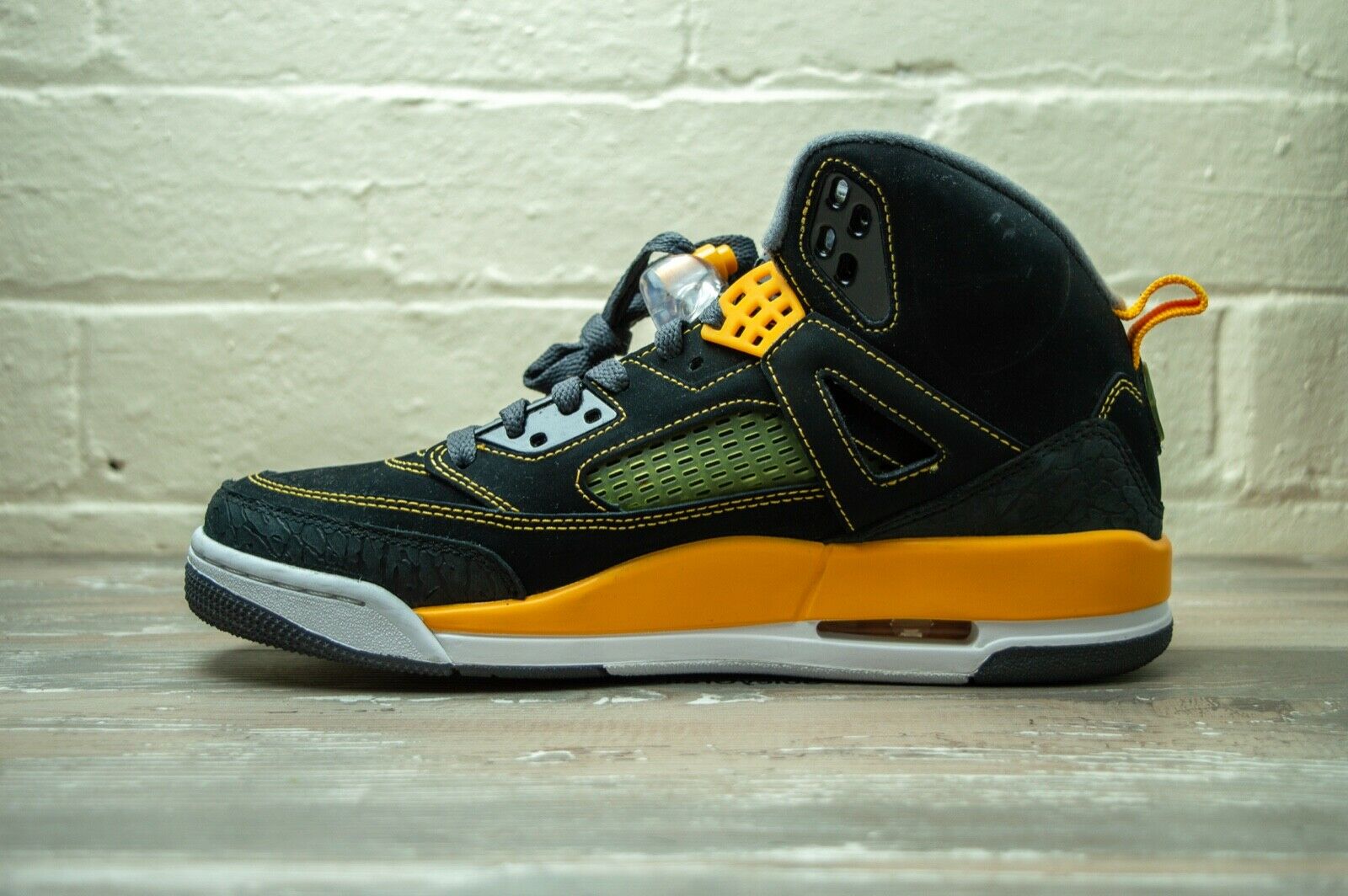 Black and hot sale yellow spizikes